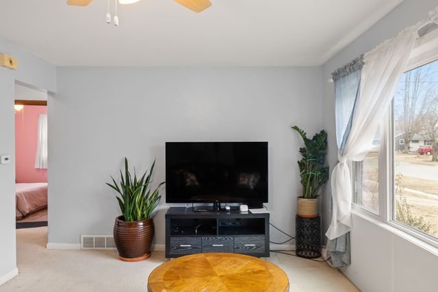 1813 Larnard Drive, Des Moines, IA 50317