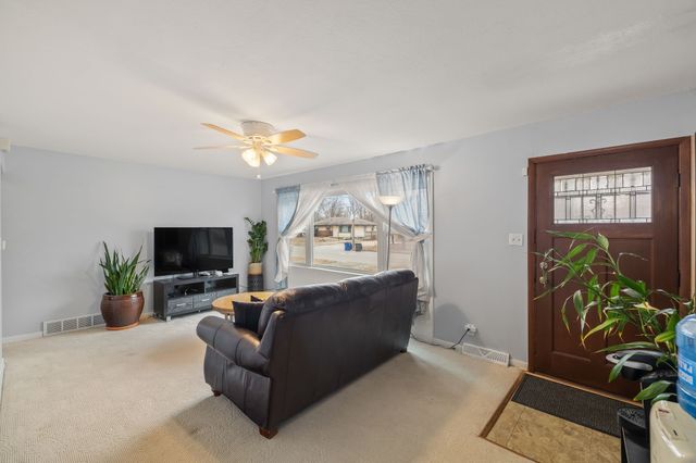 1813 Larnard Drive, Des Moines, IA 50317