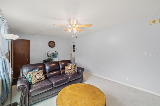 1813 Larnard Drive, Des Moines, IA 50317