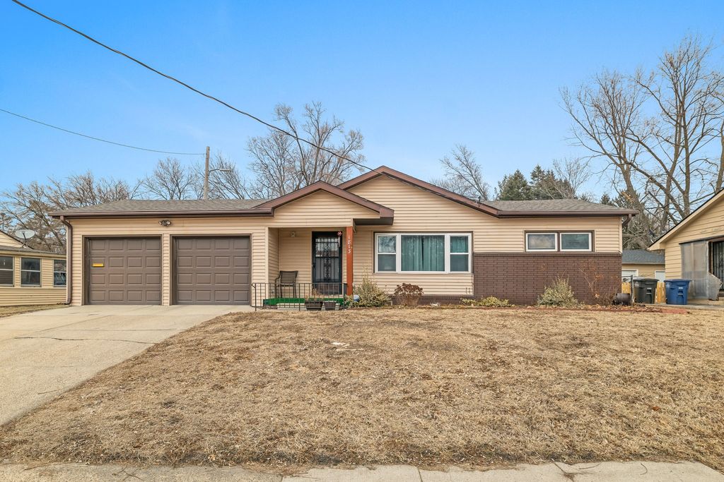 1813 Larnard Drive, Des Moines, IA 50317