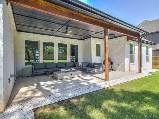 11409 S Nandina Place, Jenks, OK 74037