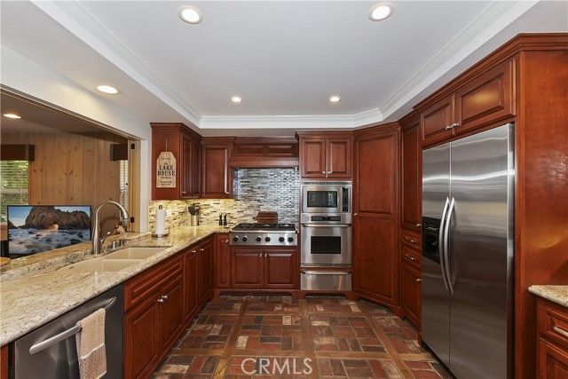 28018 Peninsula, Lake Arrowhead, CA 92352