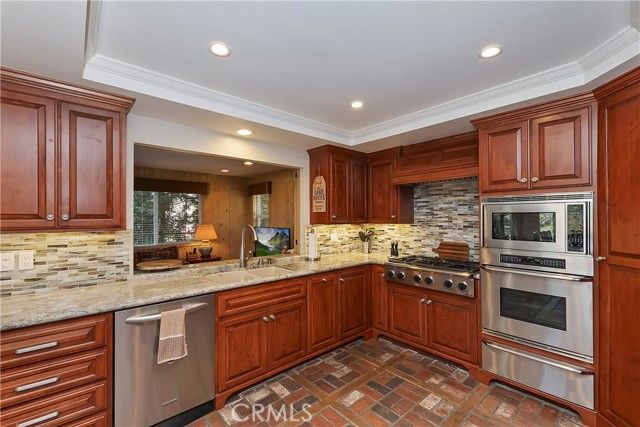 28018 Peninsula, Lake Arrowhead, CA 92352