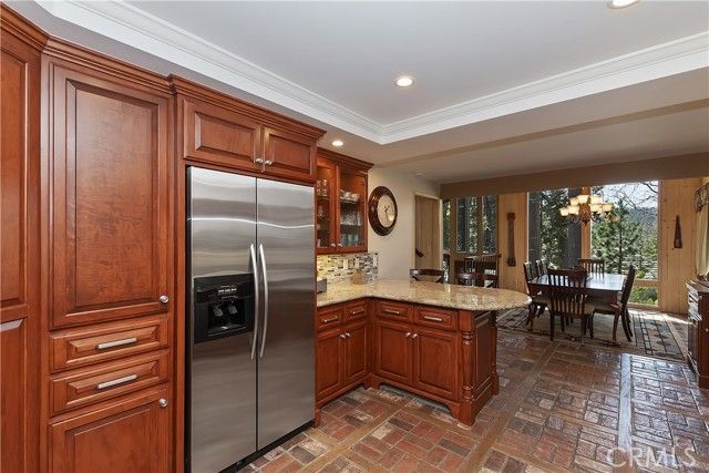 28018 Peninsula, Lake Arrowhead, CA 92352