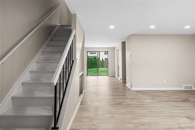 1206 Charlesgate Circle, Amherst, NY 14051