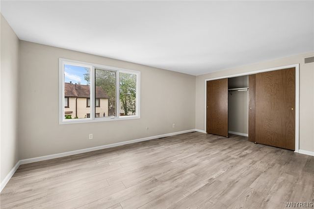 1206 Charlesgate Circle, Amherst, NY 14051