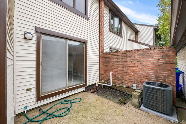 1206 Charlesgate Circle, Amherst, NY 14051