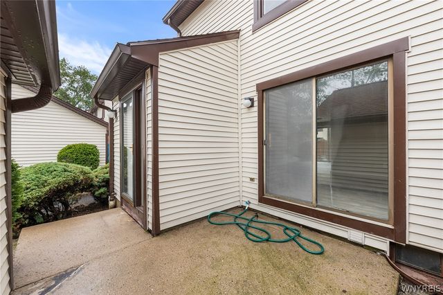 1206 Charlesgate Circle, Amherst, NY 14051