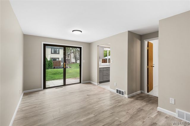 1206 Charlesgate Circle, Amherst, NY 14051