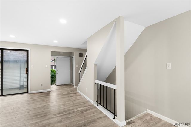 1206 Charlesgate Circle, Amherst, NY 14051