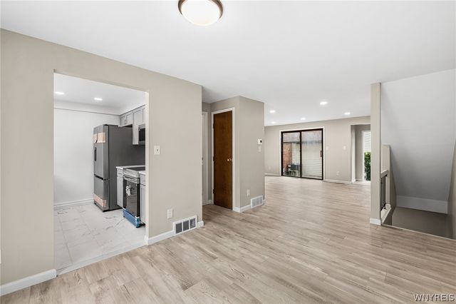 1206 Charlesgate Circle, Amherst, NY 14051