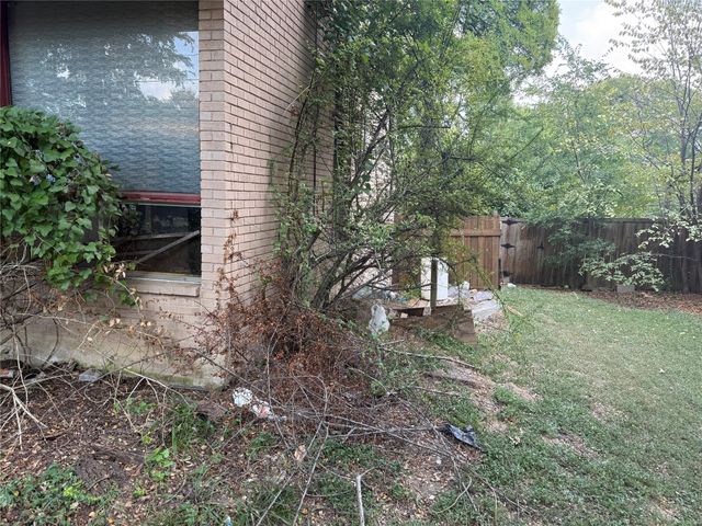 2460 Wildoak Drive, Dallas, TX 75228