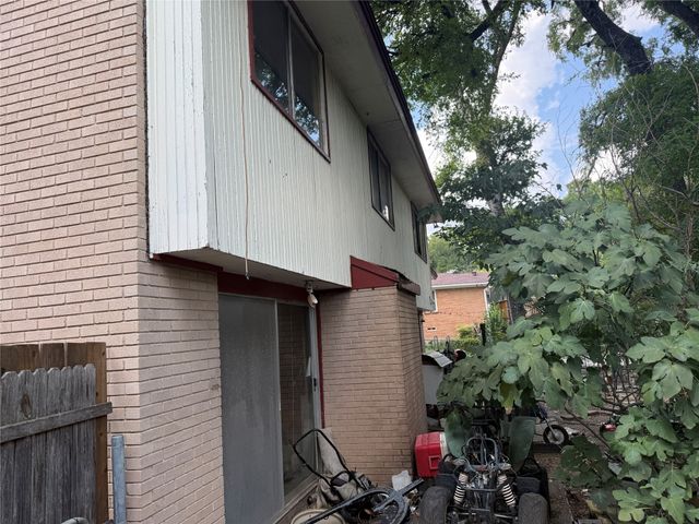 2460 Wildoak Drive, Dallas, TX 75228