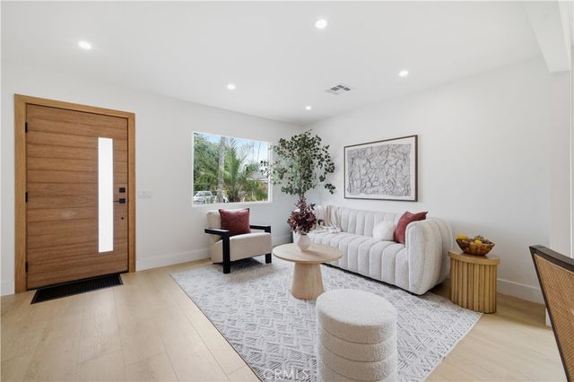 3667 Cimarron, Los Angeles, CA 90018