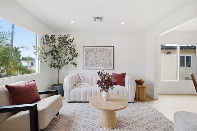 3667 Cimarron, Los Angeles, CA 90018