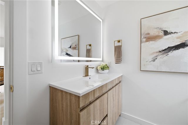 3667 Cimarron, Los Angeles, CA 90018