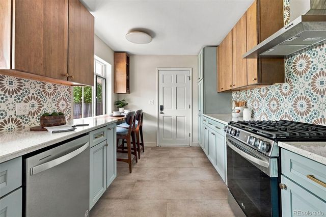 6660 W 12th Place, Lakewood, CO 80214
