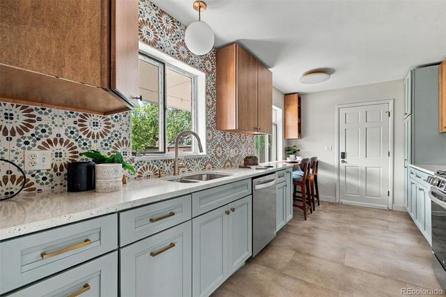 6660 W 12th Place, Lakewood, CO 80214
