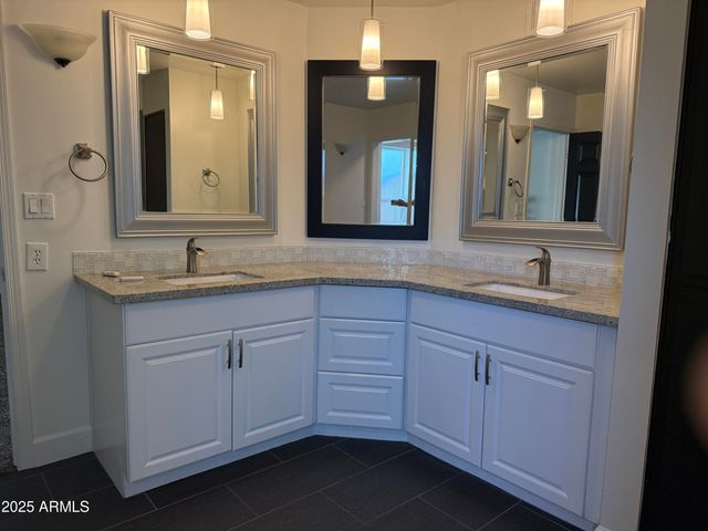 8902 E CHOLLA Street, Scottsdale, AZ 85260