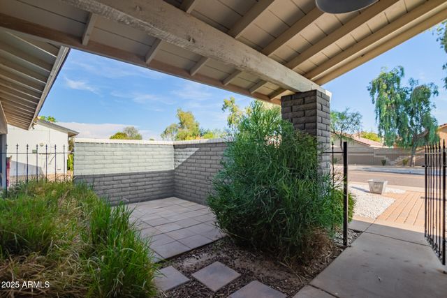 8902 E CHOLLA Street, Scottsdale, AZ 85260