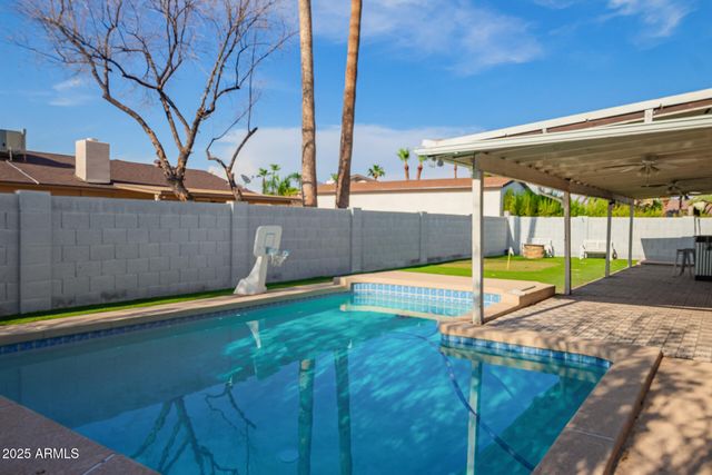 8902 E CHOLLA Street, Scottsdale, AZ 85260