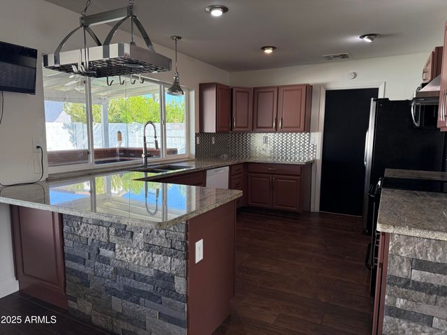 8902 E CHOLLA Street, Scottsdale, AZ 85260