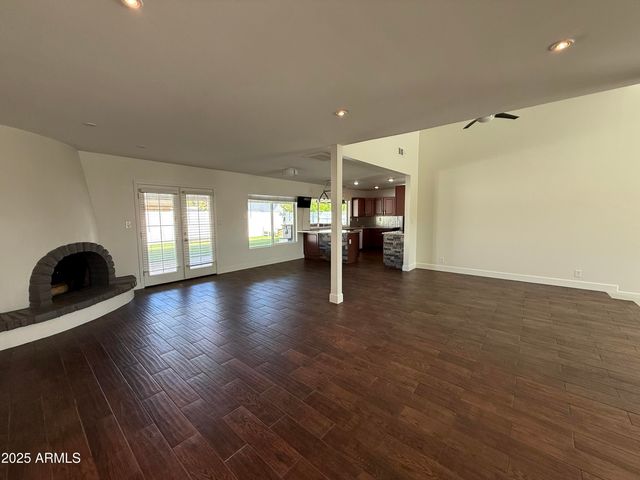 8902 E CHOLLA Street, Scottsdale, AZ 85260