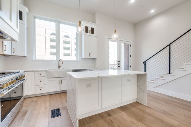 250 E Dallas Road 112, Grapevine, TX 76051