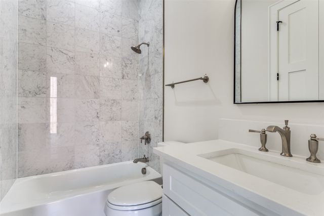 250 E Dallas Road 112, Grapevine, TX 76051