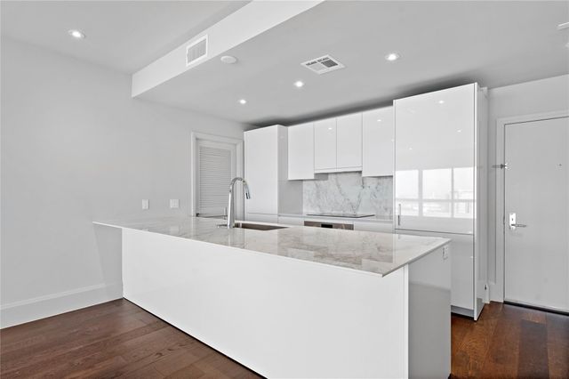 1701 Hermann Drive 30D, Houston, TX 77004