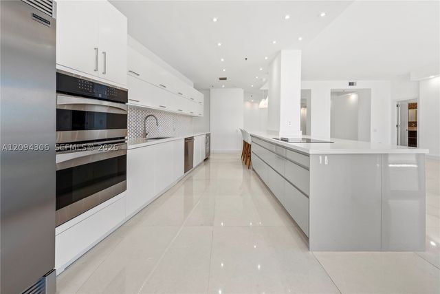 808 Brickell Key Dr 304, Miami, FL 33131