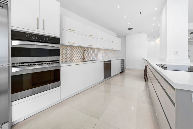 808 Brickell Key Dr 304, Miami, FL 33131