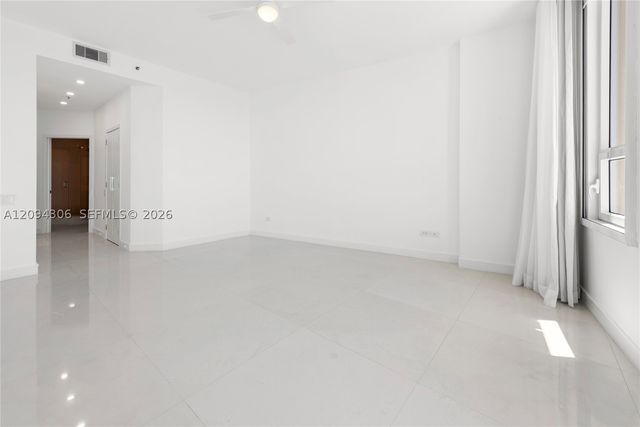 808 Brickell Key Dr 304, Miami, FL 33131