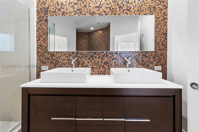 808 Brickell Key Dr 304, Miami, FL 33131