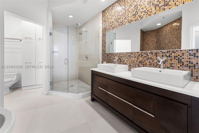 808 Brickell Key Dr 304, Miami, FL 33131