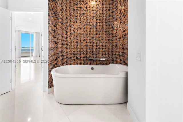 808 Brickell Key Dr 304, Miami, FL 33131