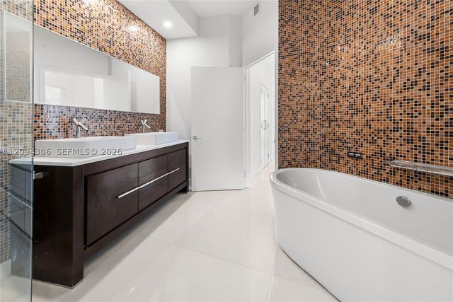 808 Brickell Key Dr 304, Miami, FL 33131