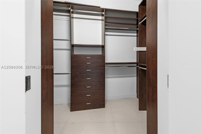 808 Brickell Key Dr 304, Miami, FL 33131