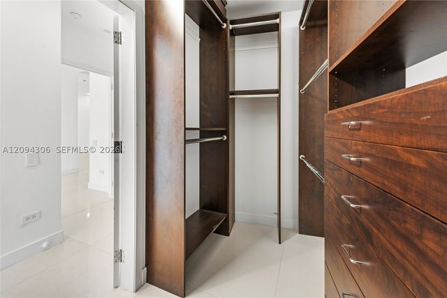 808 Brickell Key Dr 304, Miami, FL 33131