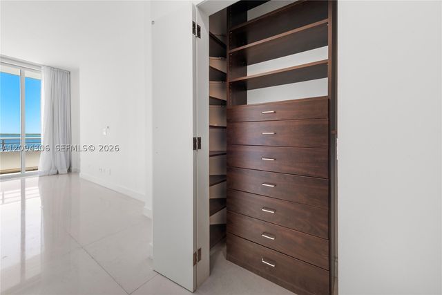 808 Brickell Key Dr 304, Miami, FL 33131