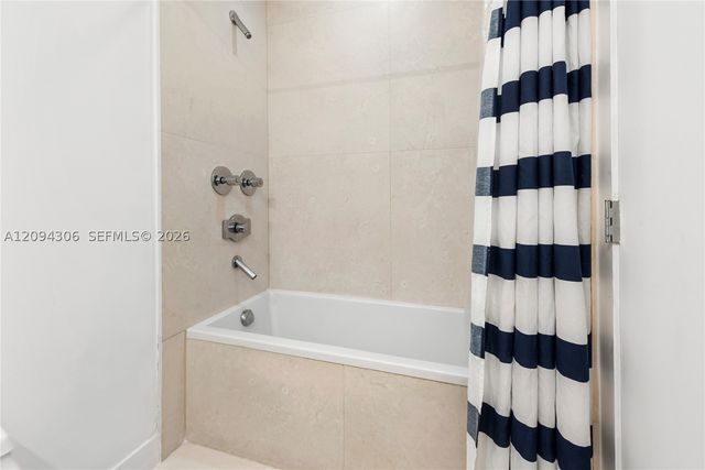 808 Brickell Key Dr 304, Miami, FL 33131