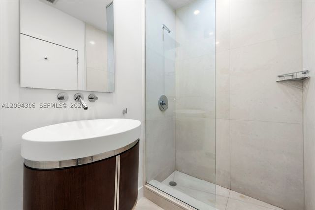 808 Brickell Key Dr 304, Miami, FL 33131