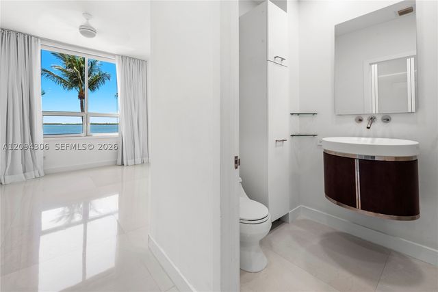 808 Brickell Key Dr 304, Miami, FL 33131