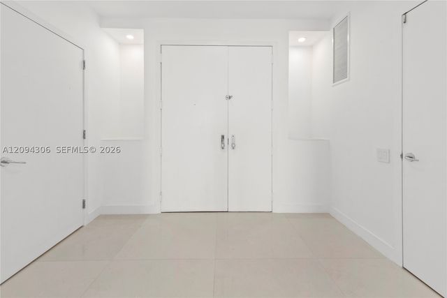 808 Brickell Key Dr 304, Miami, FL 33131