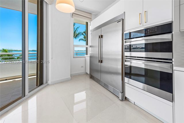 808 Brickell Key Dr 304, Miami, FL 33131