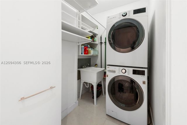 808 Brickell Key Dr 304, Miami, FL 33131