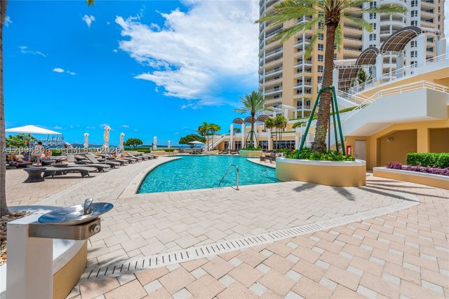 808 Brickell Key Dr 304, Miami, FL 33131