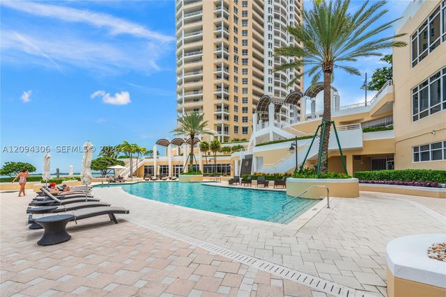 808 Brickell Key Dr 304, Miami, FL 33131