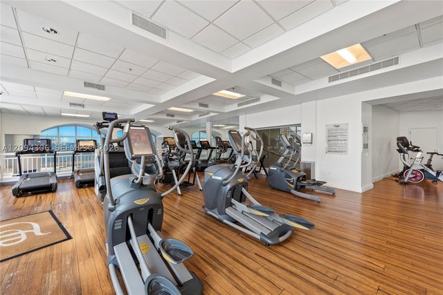 808 Brickell Key Dr 304, Miami, FL 33131