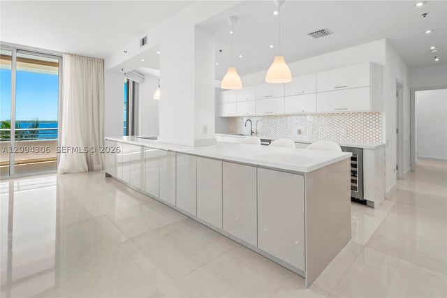 808 Brickell Key Dr 304, Miami, FL 33131